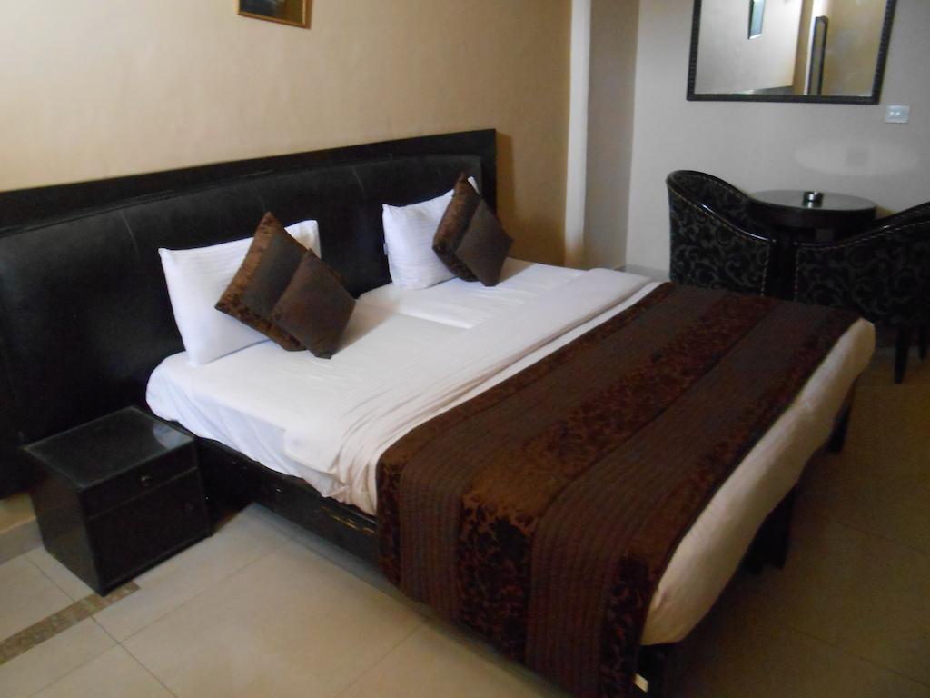 Hotel Fabexpress Lloyd House Nueva Delhi Habitación foto