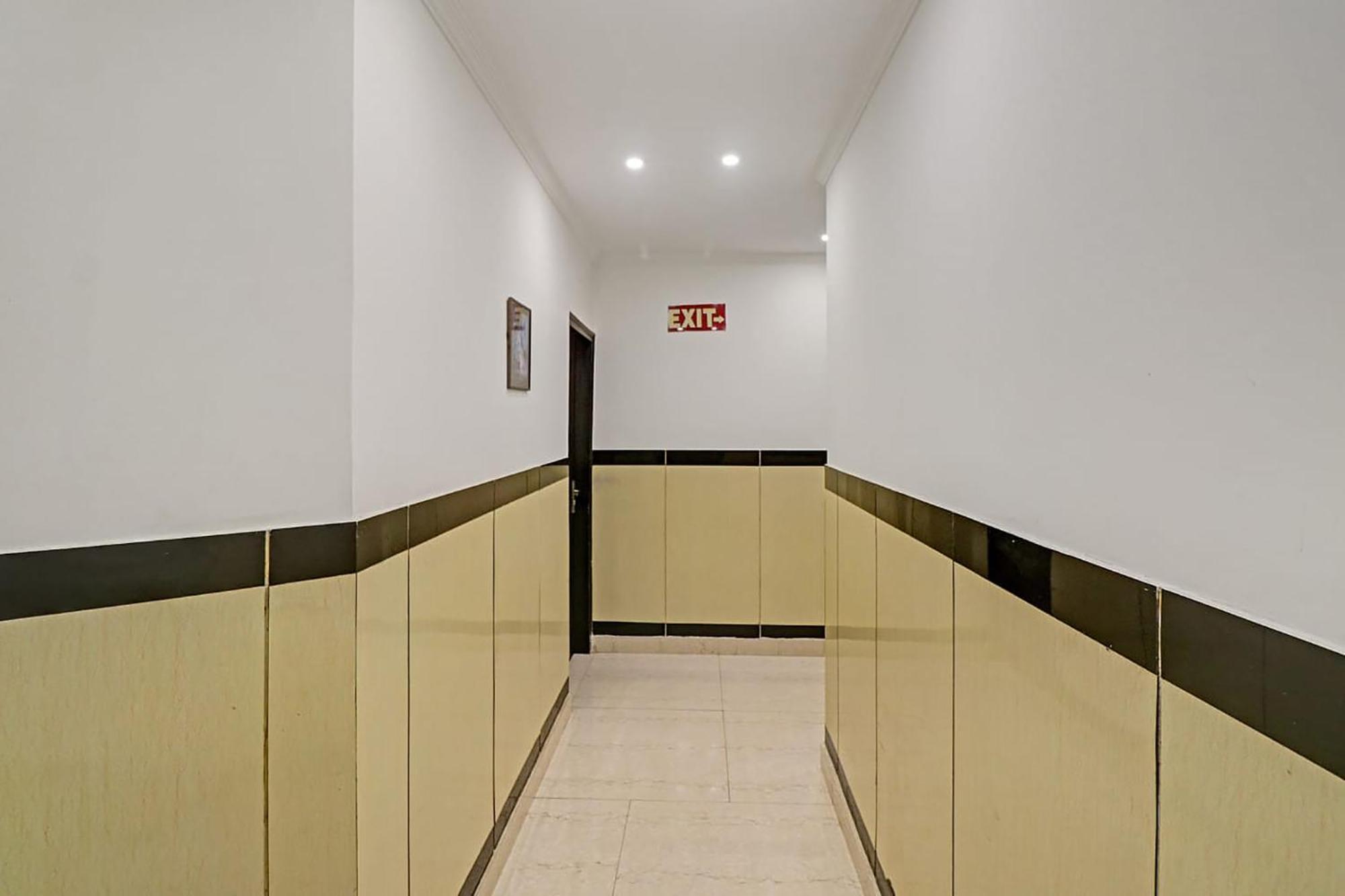 Hotel Fabexpress Lloyd House Nueva Delhi Exterior foto