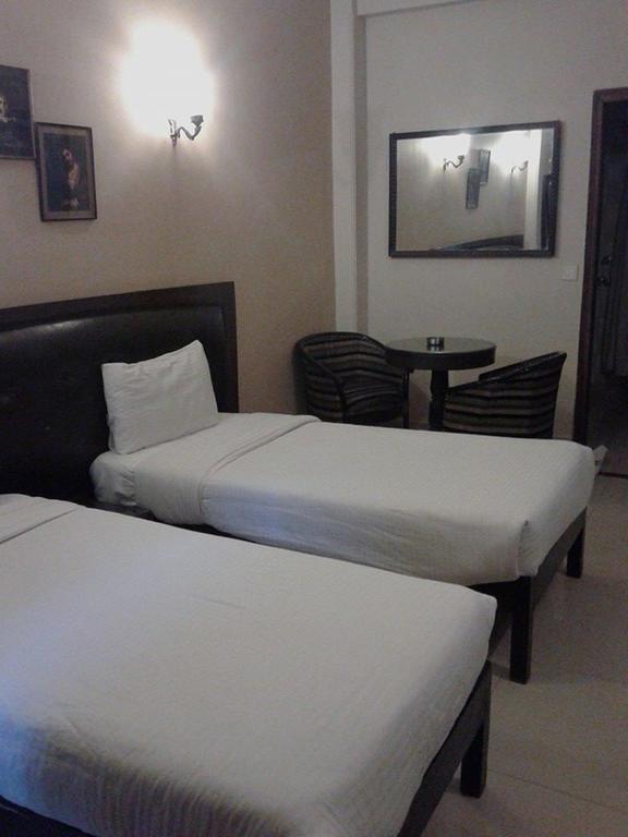 Hotel Fabexpress Lloyd House Nueva Delhi Exterior foto